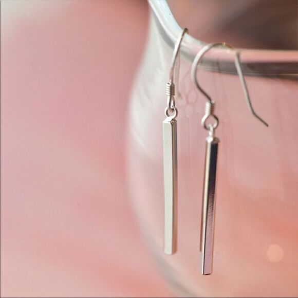 🎉HP🎉New 925 Sterling Silver Skinny Vertical Bar Earrings - Picture 5 of 8